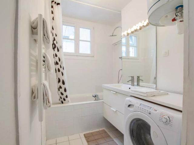 NICE 3 ROOMS VERY CLOSE TO CANAL SAINT MARTIN, Paris Amsterdam Apartments for Rent