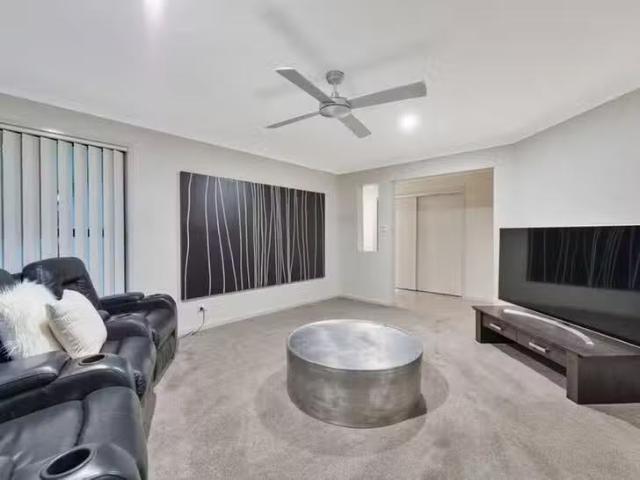 Just in! 3 Rosabrook Crescent, Ormeau, QLD 4208