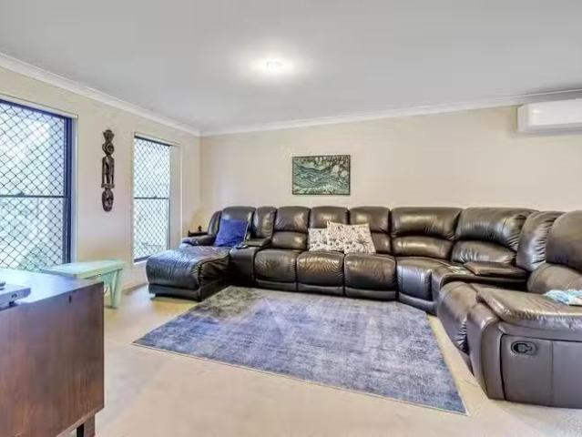 Cozy 3 Rutland Street, Heritage Park, QLD 4118