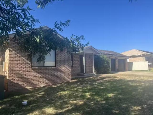 For Rent! 3 Warburton Drive, TAMWORTH House for rent Listed b.