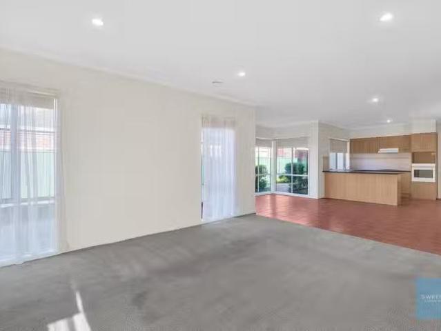 Cozy 3 Tatiana Place, Burnside, VIC 3023