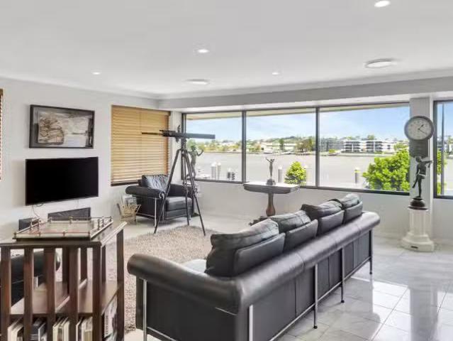 Cozy 4/400 Kingsford Smith Drive, Hamilton QLD 4007