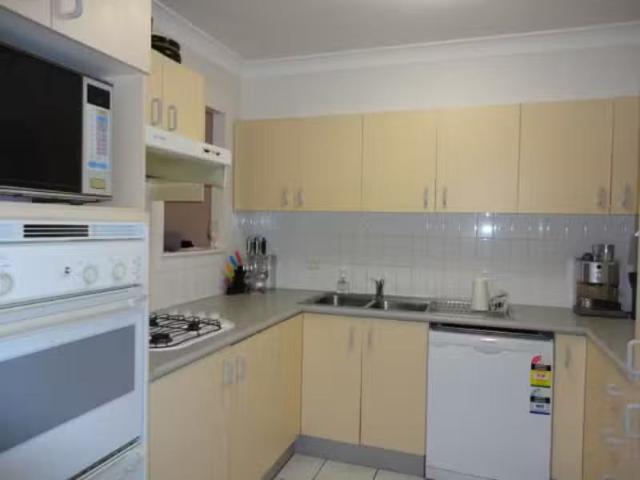 Cozy 4/47 Douglas Street, GREENSLOPES Apartment for rent List.