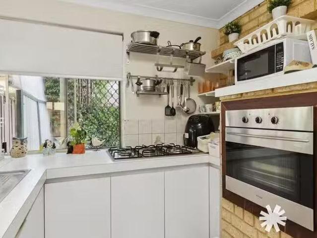 Just in! 4/44 Gwenyfred Road, Kensington, WA 6151