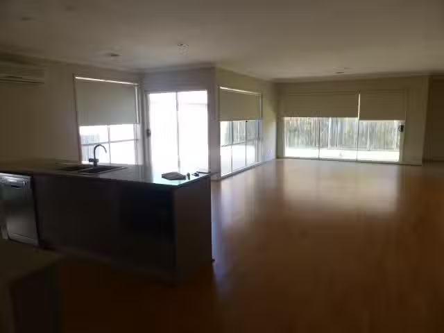 New 44 Middle Park Drive, Sanctuary Lakes VIC 3030