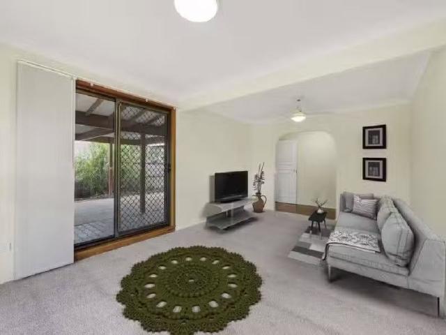 For Rent! 44 Estate Road, JAMBOREE HEIGHTS, QLD 4074 House f.