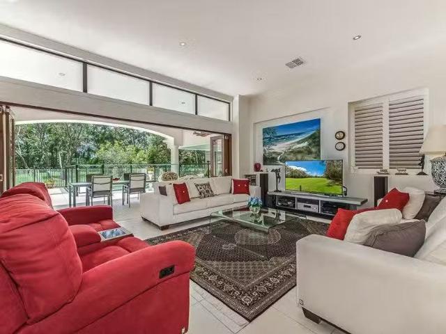 Nice 44 Lakeside Drive, PEREGIAN SPRINGS, QLD 4573 House for.