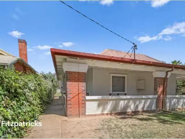 For Rent! 44 The Esplanade, Wagga Wagga House for rent Listed.
