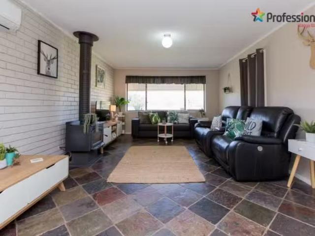New 44 Vincent Road, LAKE ALBERT House for rent Listed by Kia.
