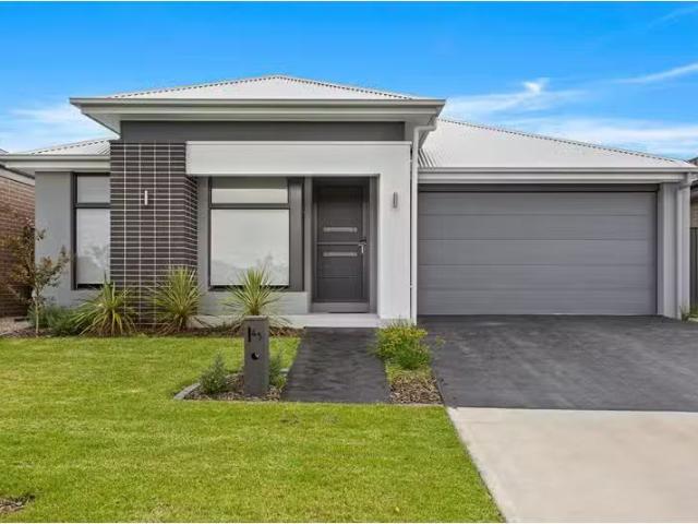 Unique 45 Excelsior Drive, CALDERWOOD House for rent Listed b.