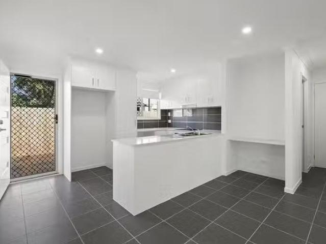 Just in! 4/5A Berry Street, Wilsonton, QLD 4350