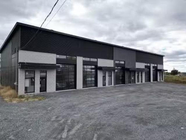 Unique 464 Rue Dansereau, Contrecoeur, QC, J0L 1C0 commercia.
