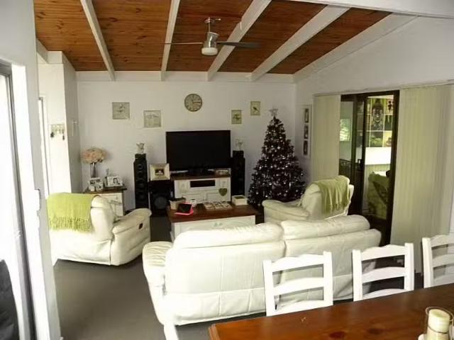 Deal! 47 Vista Avenue, Catalina House for rent Listed by Emil.