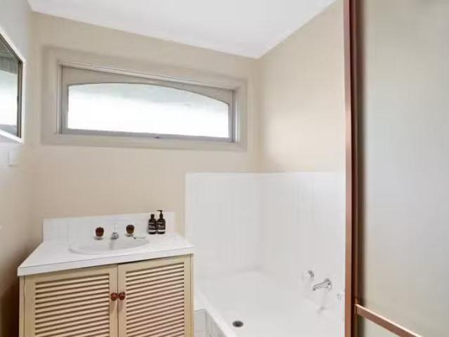 Cheap 48 Narbethong Drive, Greensborough VIC 3088