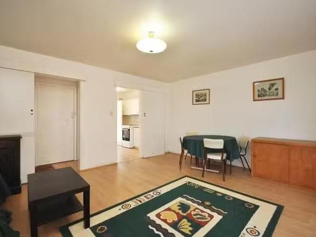 Nice 4/8 Robin Street, Menora, WA 6050