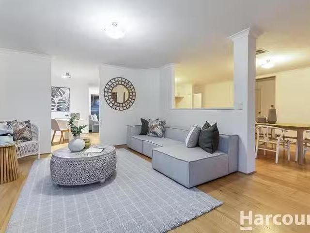 Nice 49 Fisherton Circuit, Kinross, WA 6028