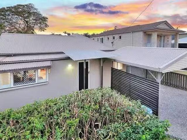 For Rent! 49 London Street, Eight Mile Plains, QLD 4113