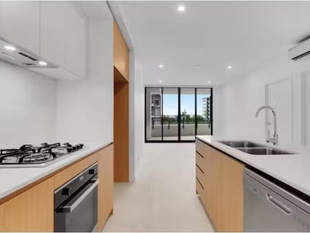 Just in! 402/27 Carl Street, Woolloongabba Apartment for rent.