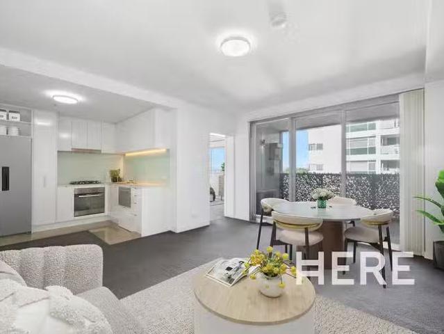 Charming 403/17 Malata Crescent, Success, WA 6164