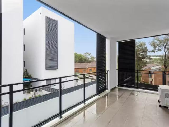 Unique 404/ 12 Macarthur St, Parramatta Apartment for rent Li.