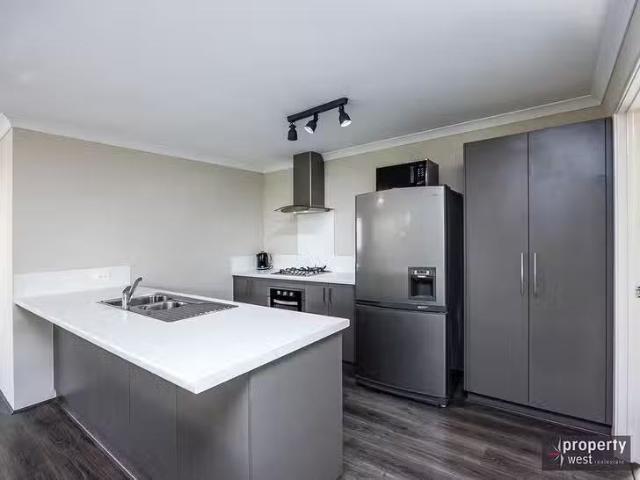 Cheap 40 Mapleton Drive, Yanchep, WA 6035