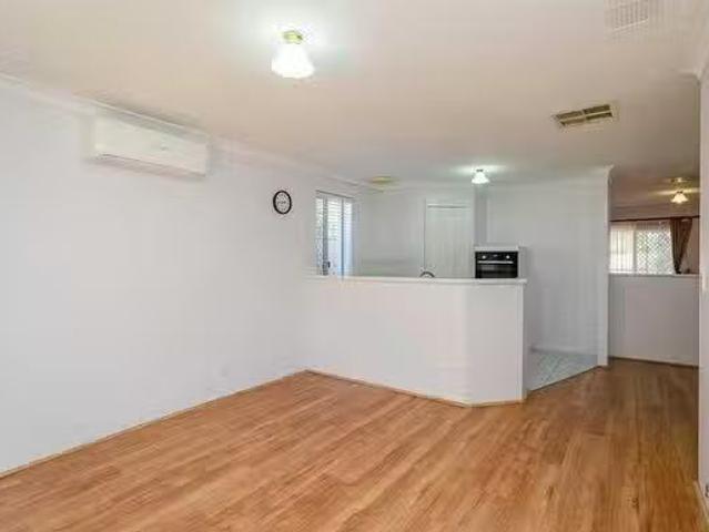 Charming 4/13 Mallard Way, Cannington, WA 6107