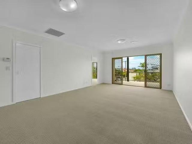 Nice 4/102 Racecourse Road, Ascot, QLD 4007
