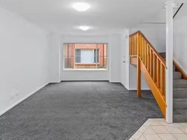 Just in! 4/10 12 Kulgoa Road, Woonona, NSW 2517