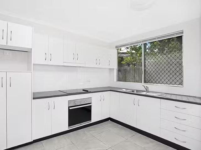 Charming 4/17 Granville Street, Pimlico, QLD 4812