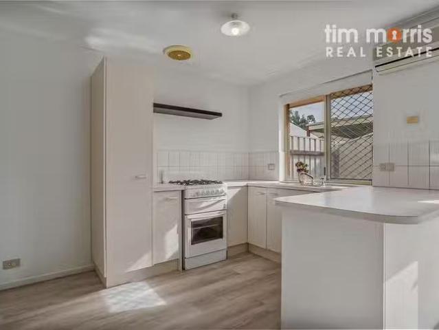 Just in! 4/17 Leadenhall Street, Port Adelaide, SA 5015