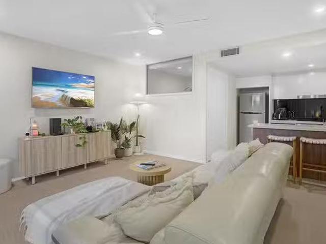 Deal! 415/33 Lakefront Crescent, Varsity Lakes, QLD 4227