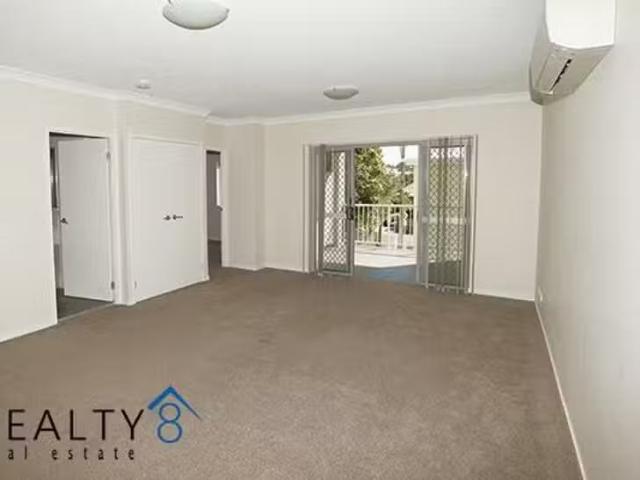 Nice 4/18 Birdwood Road, Holland Park West, QLD 4121