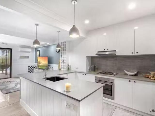 New 42/2 10 Coolgardie Street, Elanora, QLD 4221