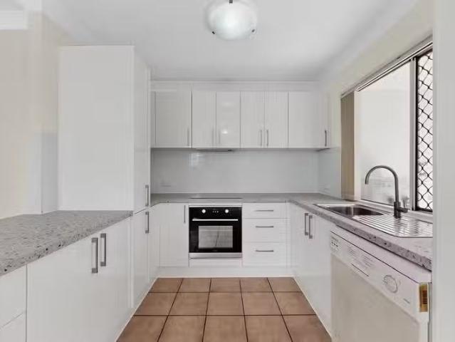 Deal! 4/22 Chatsworth Road, GREENSLOPES, QLD 4120 Unit for R.