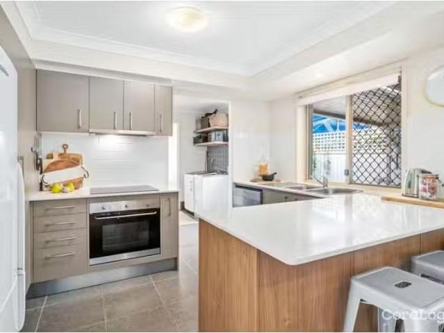 Just in! 4/22 Cox Dr, Tweed Heads South Townhouse for rent Li.
