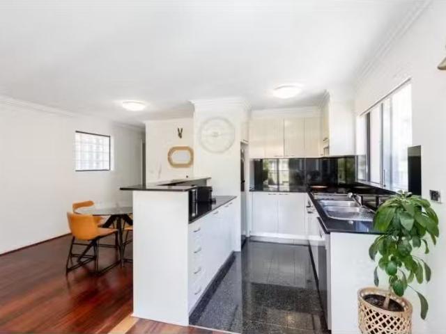 Cozy 4/27 Waratah Street, RUSHCUTTERS BAY Apartment for rent.