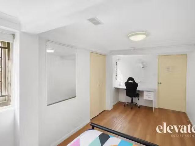 Cozy 424 Waterworks Road, Ashgrove, QLD 4060