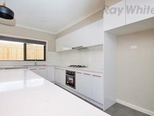 Rental! 4/29 Binbrook Drive, Croydon, VIC 3136