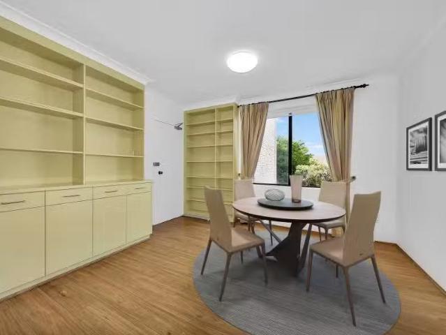 Cozy 4/2 Barton Road, Artarmon Apartment for rent Listed by N.
