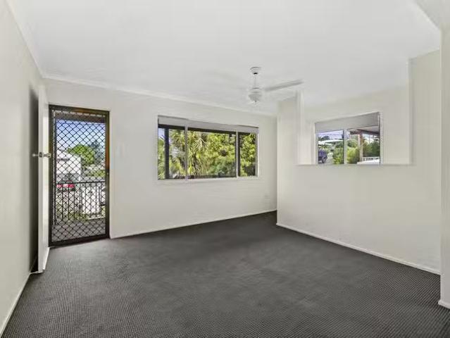 Nice 42 Beak Street, New Auckland, QLD 4680
