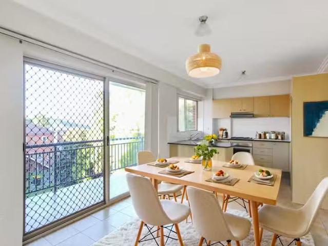 Rental! 4/2 Edward Street, Ryde NSW 2112