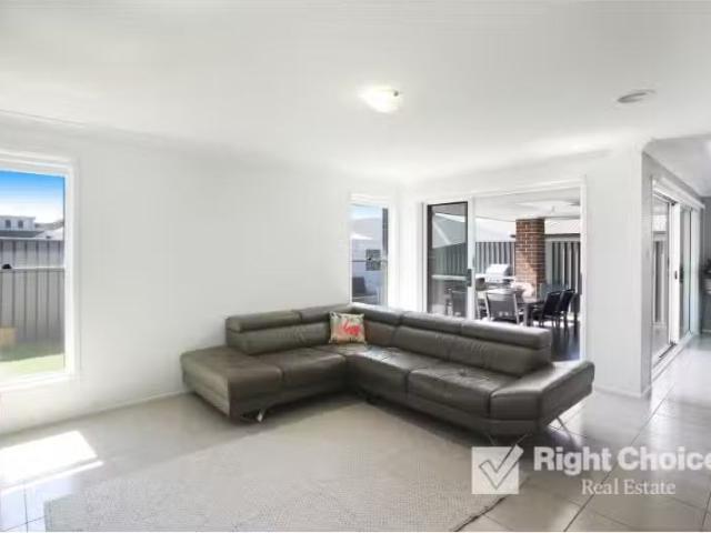 Cozy 42 Honeybee Crescent, Calderwood House for rent Listed b.