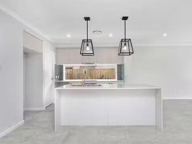 Cheap 42 Tanzanite Street, Pallara, QLD 4110