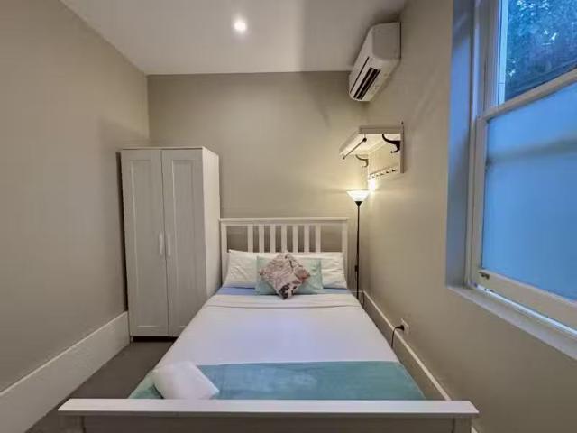 Cozy 42 Union St, Mcmahons Point NSW 2060