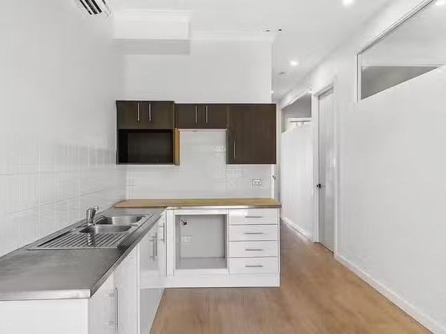 Charming 4/33 Forresters Beach Road, Forresters Beach, NSW 2260