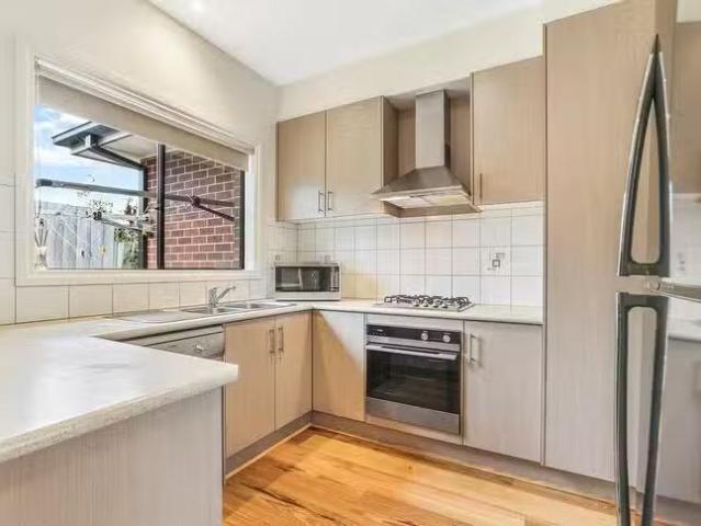 Cozy 4/31 East Road, Seaford, VIC 3198