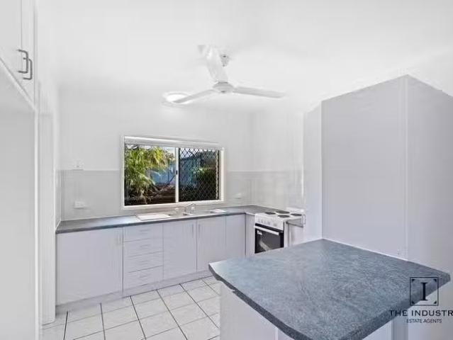 Unique 4/37 Mintaro Crescent, Woree, QLD 4868