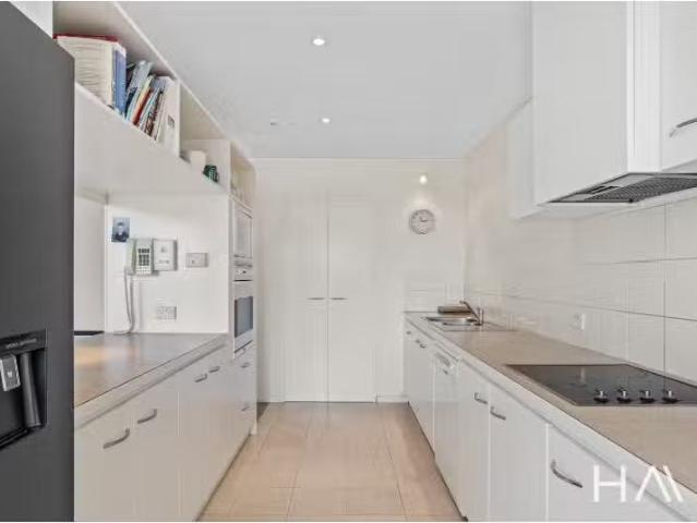 Just in! 43 Salamanca Square, Battery Point Apartment for rent.