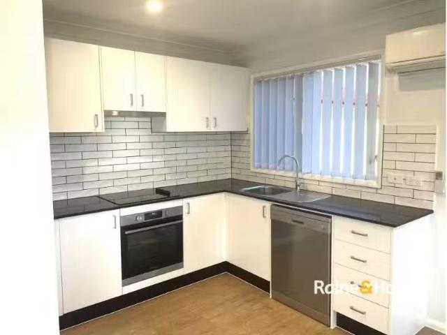 Cheap 43A Watkin ave, WOY WOY House for rent Listed by Jess W.