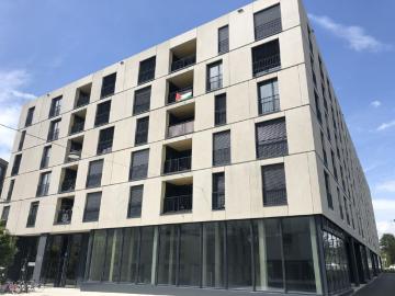 Nice 4.5 room apartment located on the 5th floor of the building